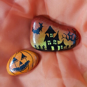Halloween-painted-stone-800px