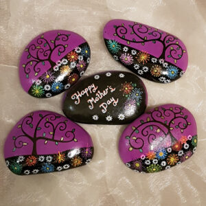 The 'Spring Time' stone - Large
Approximately 10cm across
This stone lends itself nicely to a personalised message on the reverse. A beautiful birthday or Mother's Day stone, preferred colours can be specified when ordering. 
£6 single sided, £8 with detailed message on the reverse.
