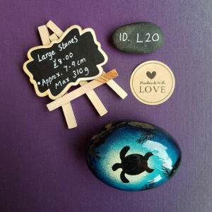 Hand painted stone gift_P_L20_turtle_Gifts