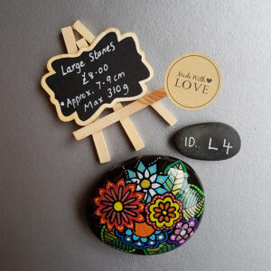 Hand painted stone gift_S_L4_flowers_Gifts